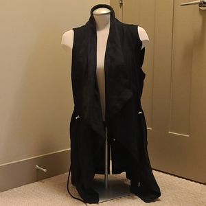 Dex black vest with tie at waist. Sz medium.
